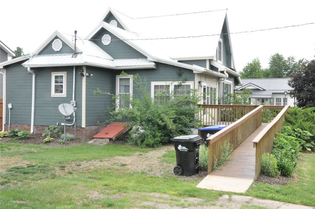 1402 11th Avenue, Belle Plaine, IA 52208