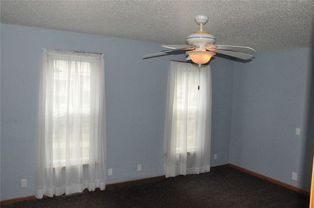 1402 11th Avenue, Belle Plaine, IA 52208