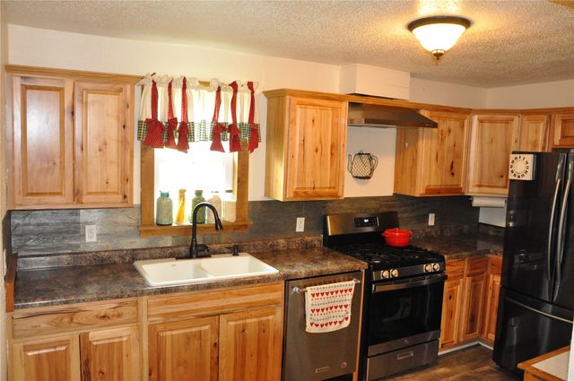 1402 11th Avenue, Belle Plaine, IA 52208