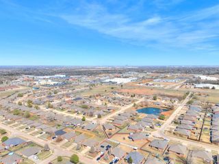 609 E Linden Lane, Mustang, OK 73064