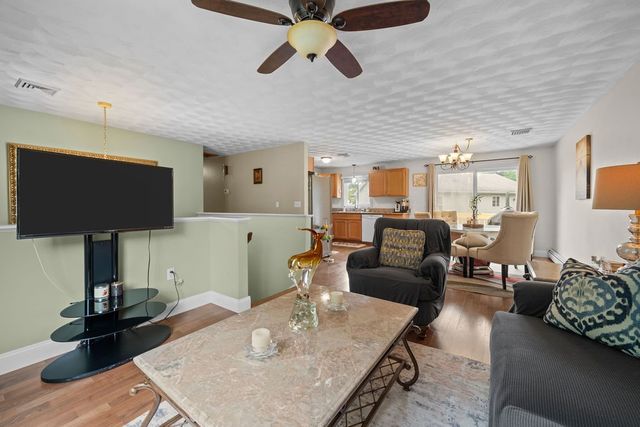 19 Desmar Court, Warwick, RI 02889