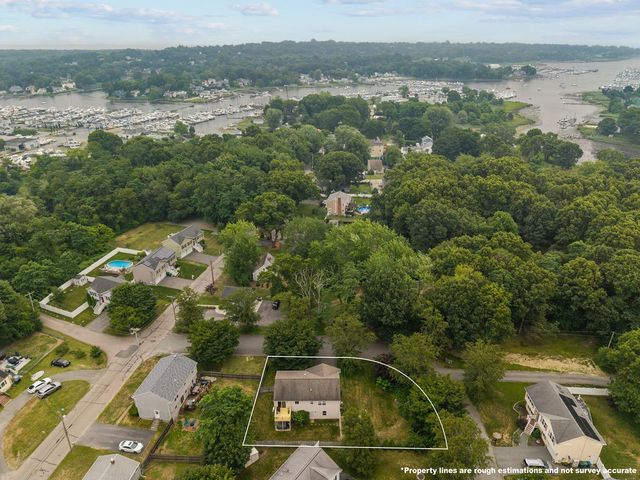 19 Desmar Court, Warwick, RI 02889