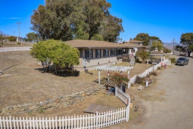 202 Monte Cristo Place, Cambria, CA 93428
