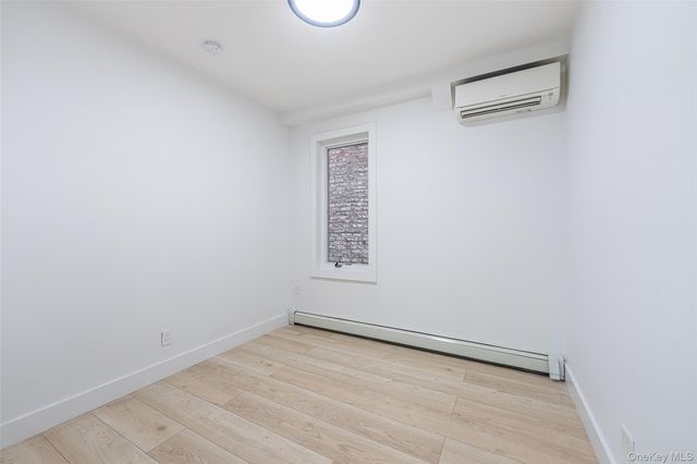 1822 Astoria Park S, Astoria, NY 11102