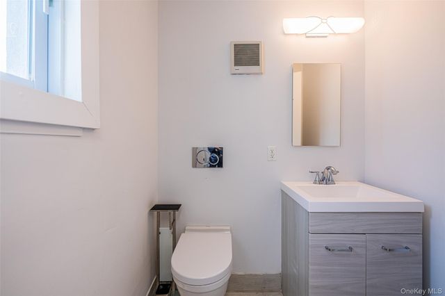 1822 Astoria Park S, Astoria, NY 11102