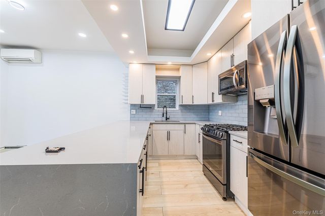 1822 Astoria Park S, Astoria, NY 11102