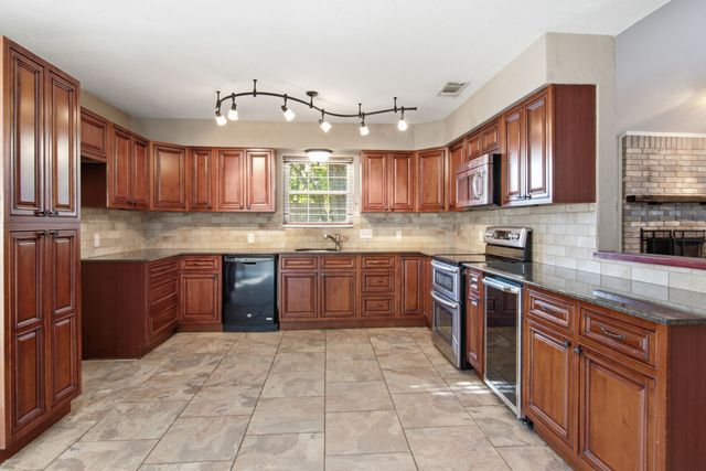 2502 Cranberry Lane, Euless, TX 76039