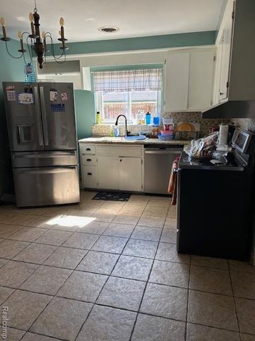 30040 Schoenherr Road, Warren, MI 48088