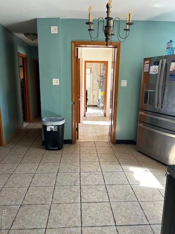 30040 Schoenherr Road, Warren, MI 48088