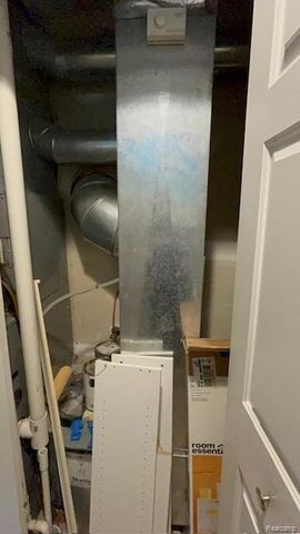 30040 Schoenherr Road, Warren, MI 48088