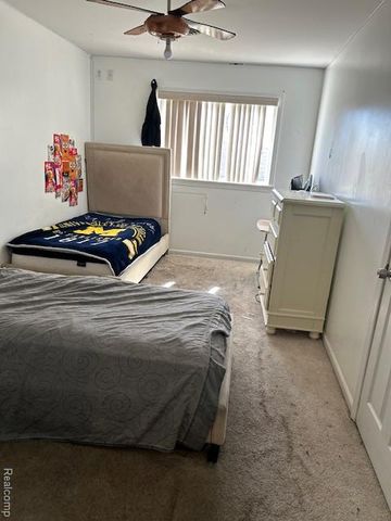 30040 Schoenherr Road, Warren, MI 48088