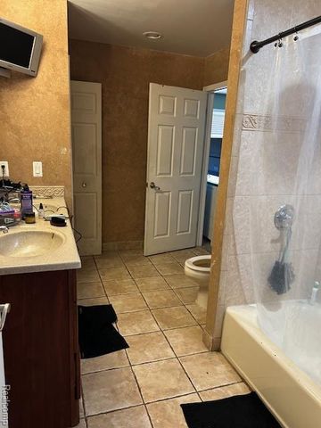 30040 Schoenherr Road, Warren, MI 48088