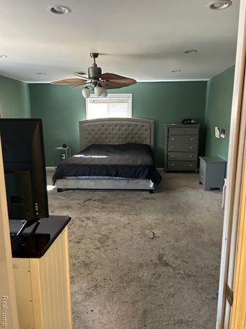 30040 Schoenherr Road, Warren, MI 48088