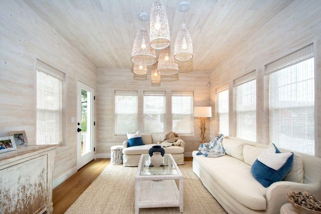 6 Touraine Ave, Hull, MA 02045