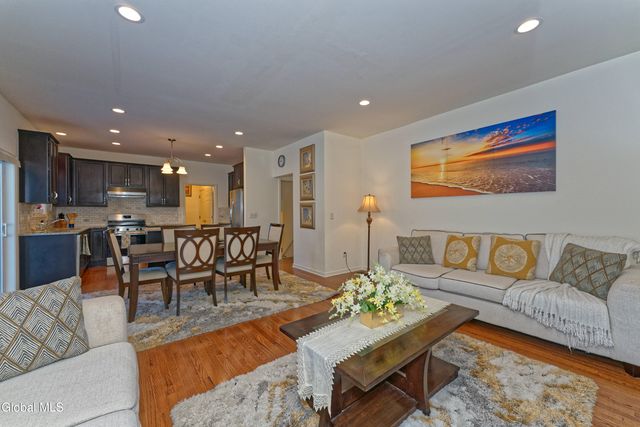 1 Haywood Lane, North Greenbush, NY 12144