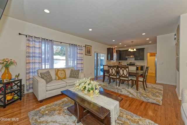 1 Haywood Lane, North Greenbush, NY 12144