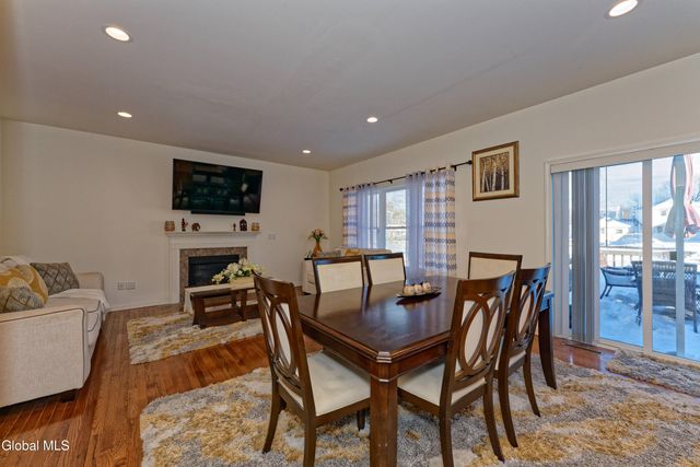 1 Haywood Lane, North Greenbush, NY 12144