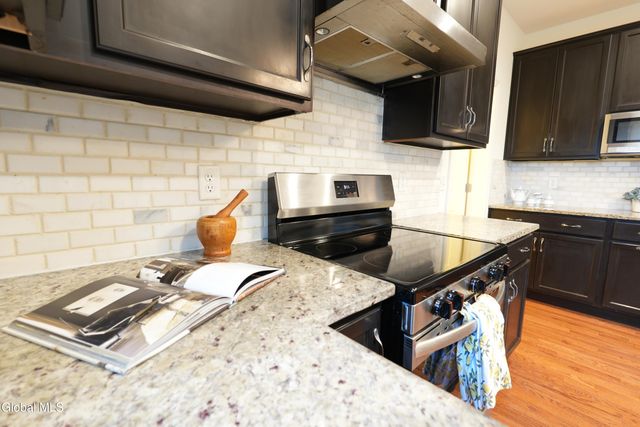 1 Haywood Lane, North Greenbush, NY 12144