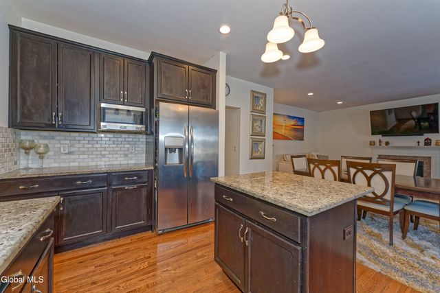 1 Haywood Lane, North Greenbush, NY 12144