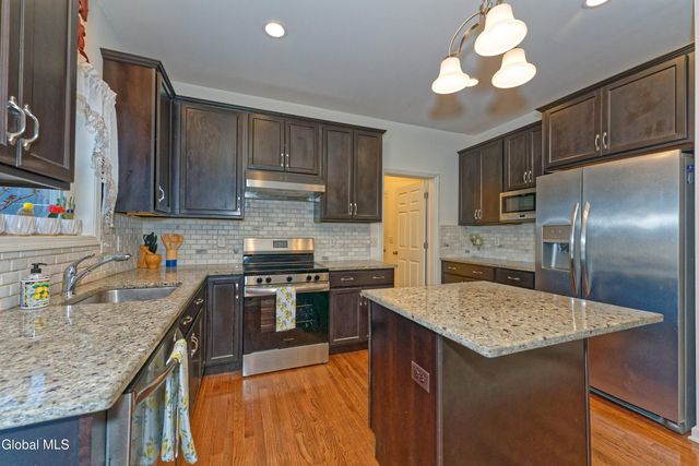 1 Haywood Lane, North Greenbush, NY 12144