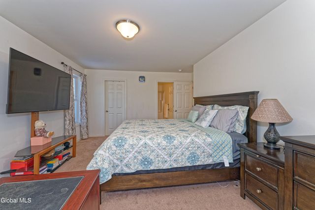 1 Haywood Lane, North Greenbush, NY 12144