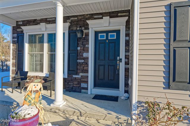 1 Haywood Lane, North Greenbush, NY 12144