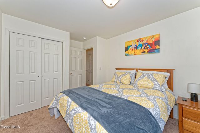 1 Haywood Lane, North Greenbush, NY 12144