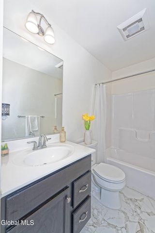 1 Haywood Lane, North Greenbush, NY 12144