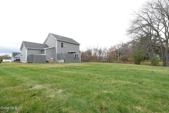 1 Haywood Lane, North Greenbush, NY 12144