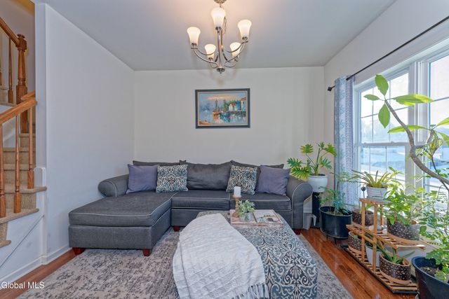 1 Haywood Lane, North Greenbush, NY 12144