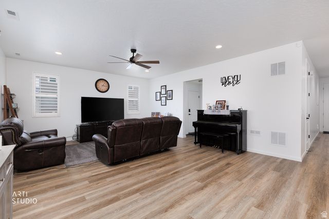 540 W LEFTY LN, Stansbury Park, UT 84074