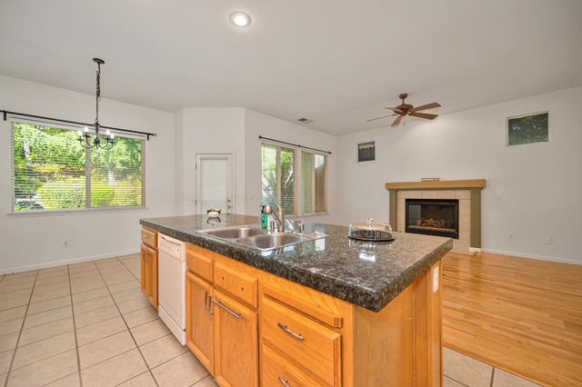11566 Stonebrook Dr, Auburn, CA 95603