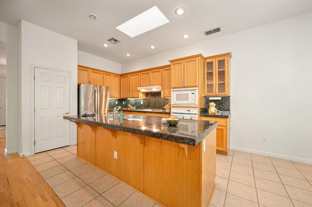 11566 Stonebrook Dr, Auburn, CA 95603