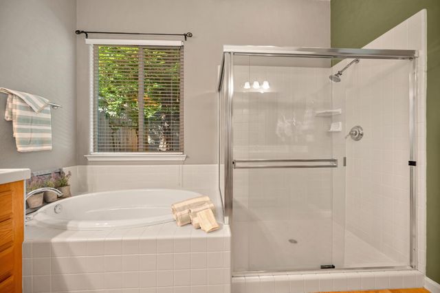 11566 Stonebrook Dr, Auburn, CA 95603