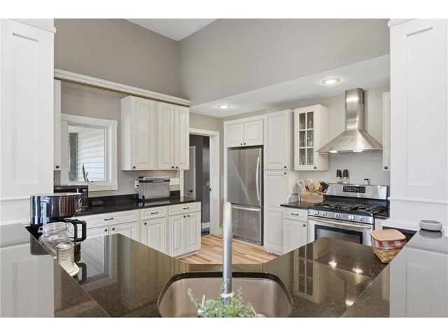 868 Brady Lane, New Richmond, WI 54017