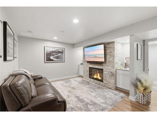 868 Brady Lane, New Richmond, WI 54017