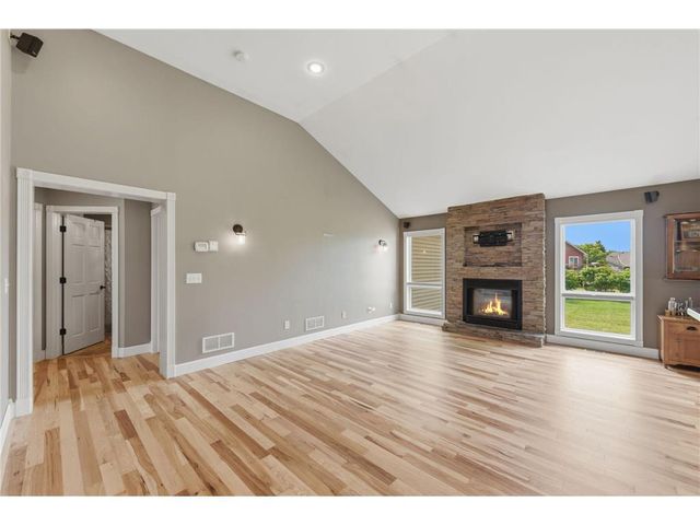 868 Brady Lane, New Richmond, WI 54017