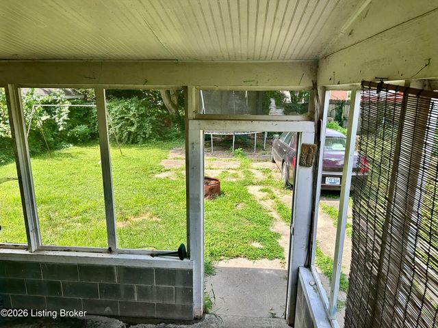 122 S Crestmoor Ave, Louisville, KY 40206