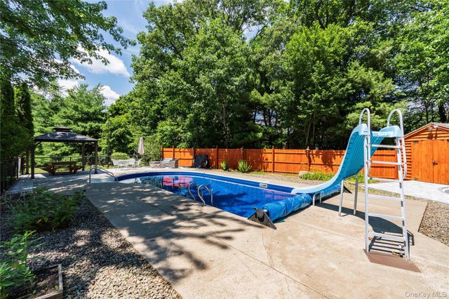 24 Robyn Drive, Marlboro, NY 12542