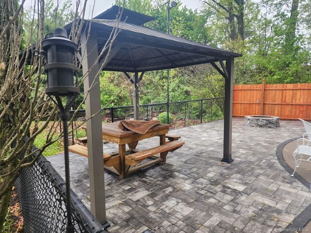 24 Robyn Drive, Marlboro, NY 12542