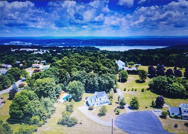 24 Robyn Drive, Marlboro, NY 12542