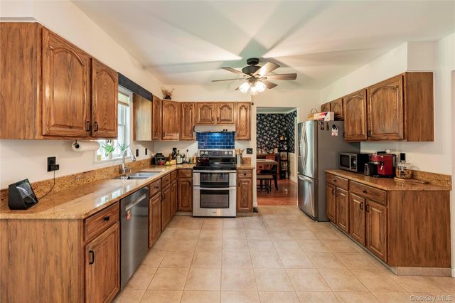 24 Robyn Drive, Marlboro, NY 12542