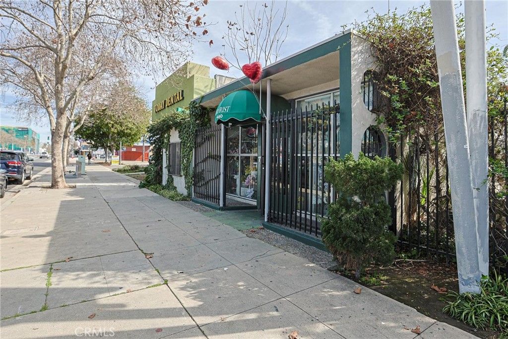 440 W Holt, Pomona, CA 91768 — photo 2