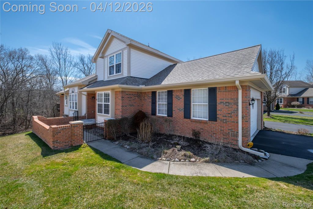 10381 Champions Circle, Grand Blanc Charter Township, MI 48439