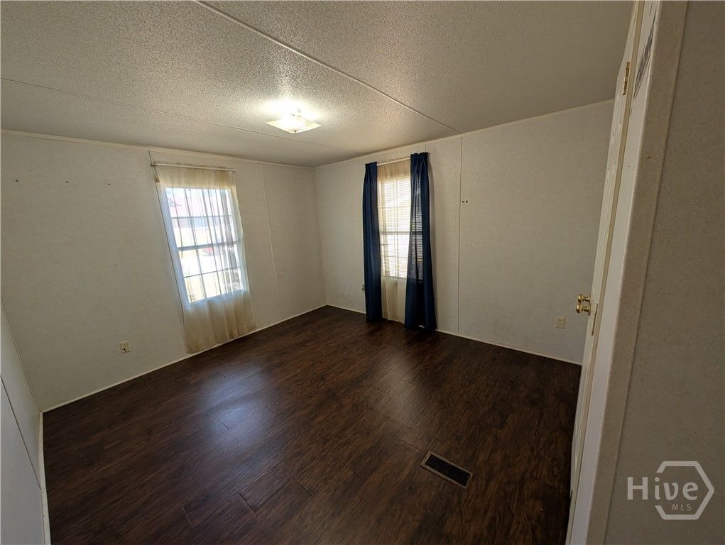 Image 11 of property listing at 205 Rushing Street, Richmond Hill, GA 31324