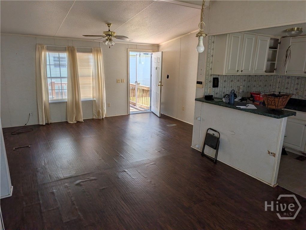 Image 5 of property listing at 205 Rushing Street, Richmond Hill, GA 31324