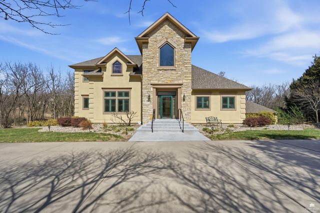 1608 Oakridge Drive, Junction City, KS 66441