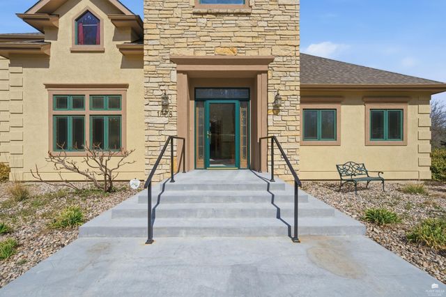 1608 Oakridge Drive, Junction City, KS 66441