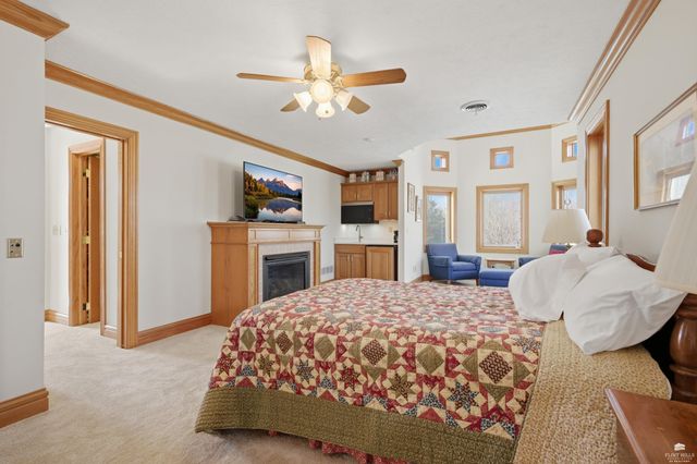 1608 Oakridge Drive, Junction City, KS 66441