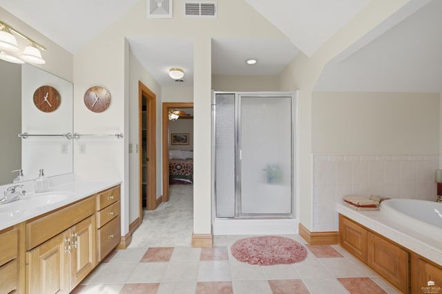 1608 Oakridge Drive, Junction City, KS 66441